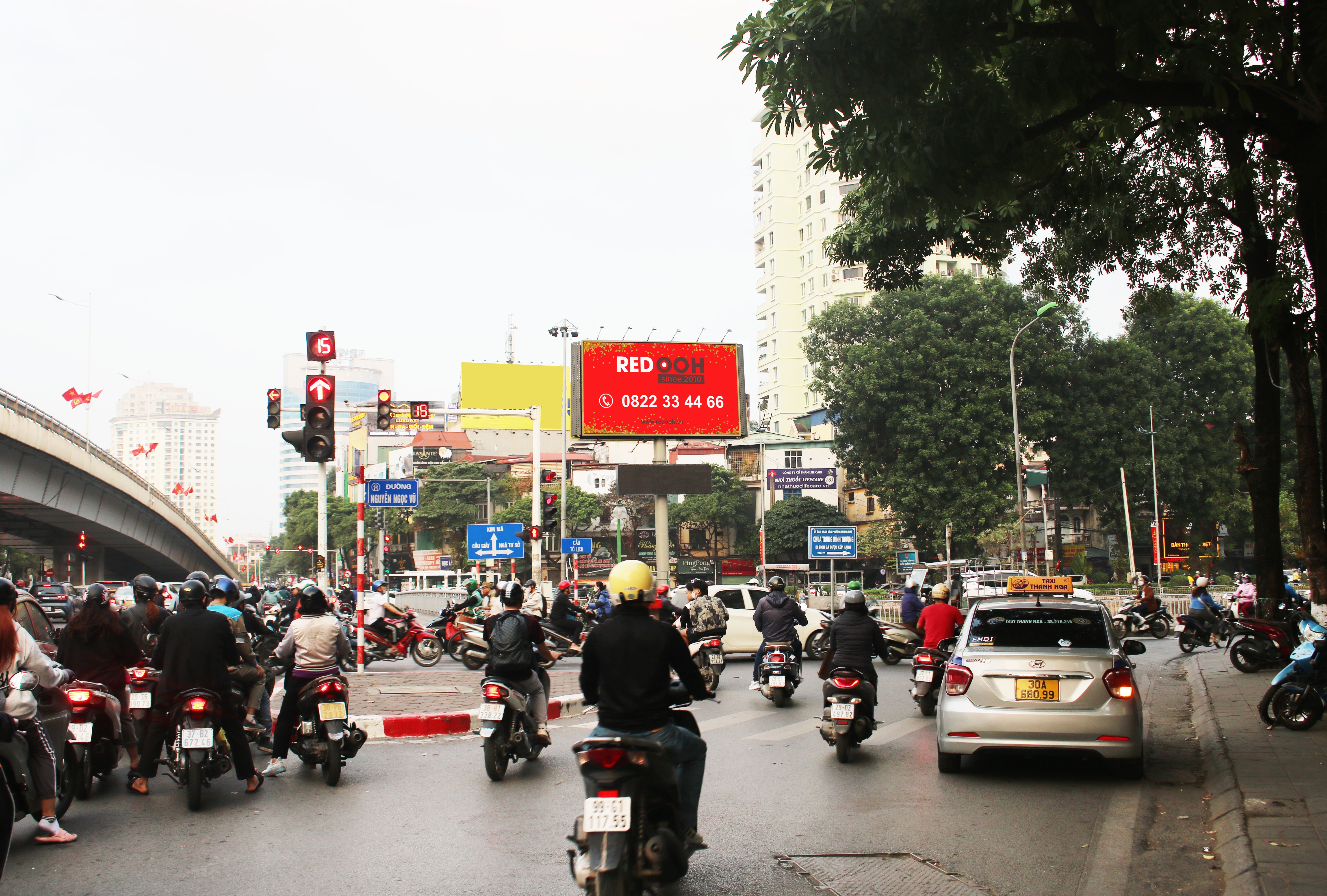 Cột cầu Trung Hòa